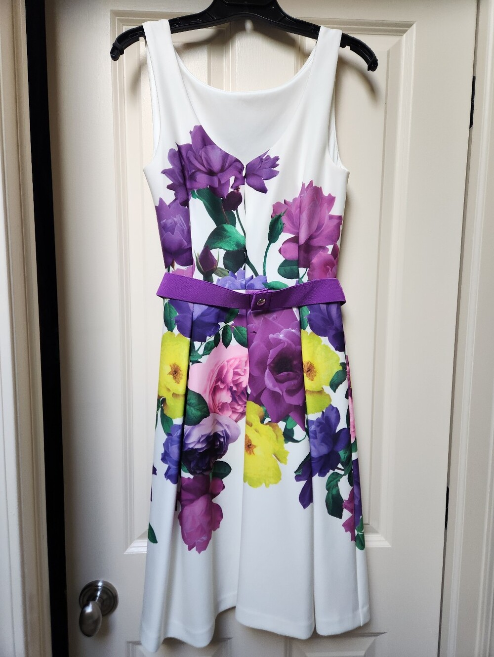 Dressbarn White & Purple Floral Sleeveless Scuba Fit & Flare Dress, Sz 4 - Picture 3 of 6